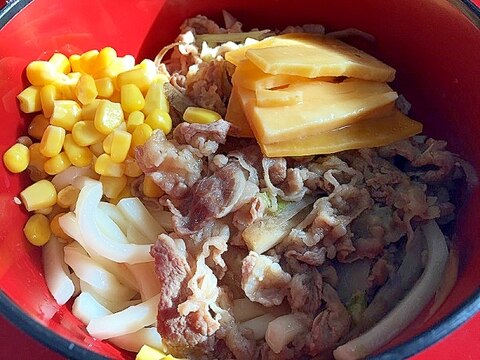 コーンとチーズのせ☆牛肉うどん